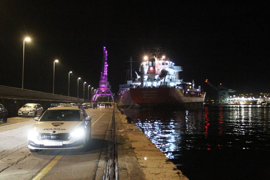 Rijeka: Teretni brod Deniz Akay udario je u brod Galeb