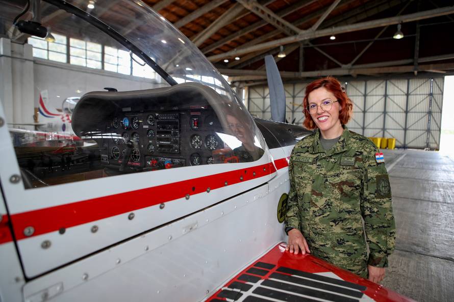 Bojnica Melita: Naše pilote učim zanatu i ganjam titulu misice