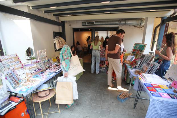 Zagreb: Art sajam Stolnjak