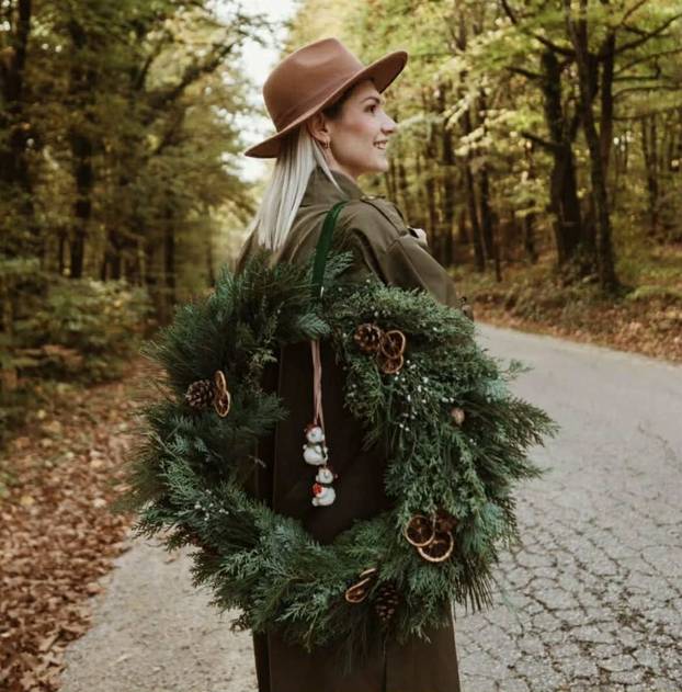 FOTO Domaći kreativci svojim vijencima za vrata stvaraju blagdansku magiju već na ulazu