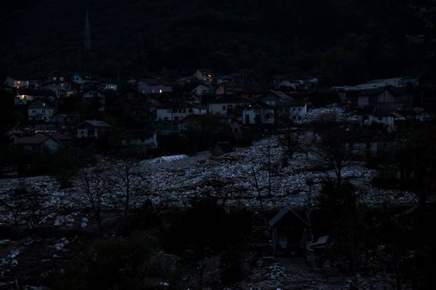 Nakon katastrofe u Donjoj Jablanici tek pokoja kuća je osvjetljena