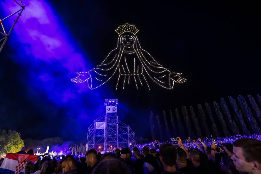 Scenografija dronovima na koncertu Marka Perkovića Thompsona