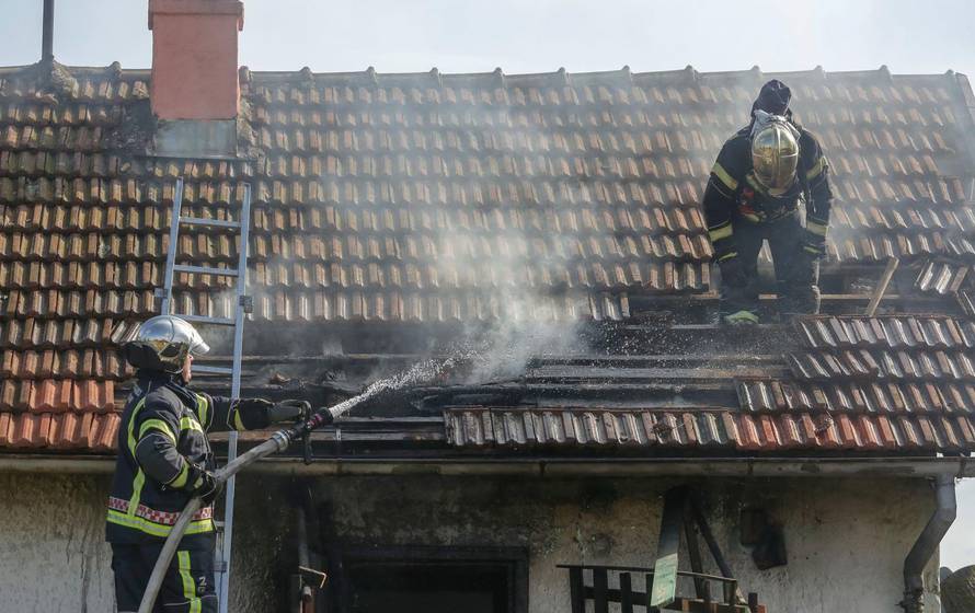 Zapalila se kuća u Buzinu: U požaru je ozlijeđeno troje ljudi