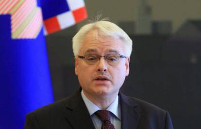 Predsjednik Josipović: 'Vlada mora pokrenuti gospodarstvo'