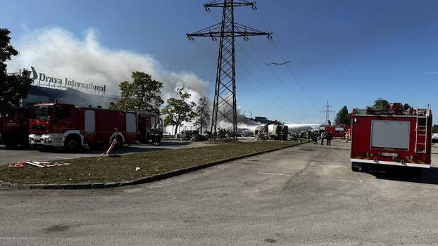 FOTO Evo kako izgleda požarište u Osijeku: Gorjele su bale smeća
