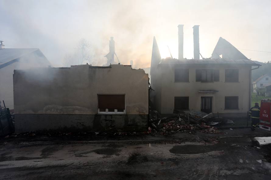 Proširila se iz sjenika: Vatra je progutala tri kuće kraj Čabra