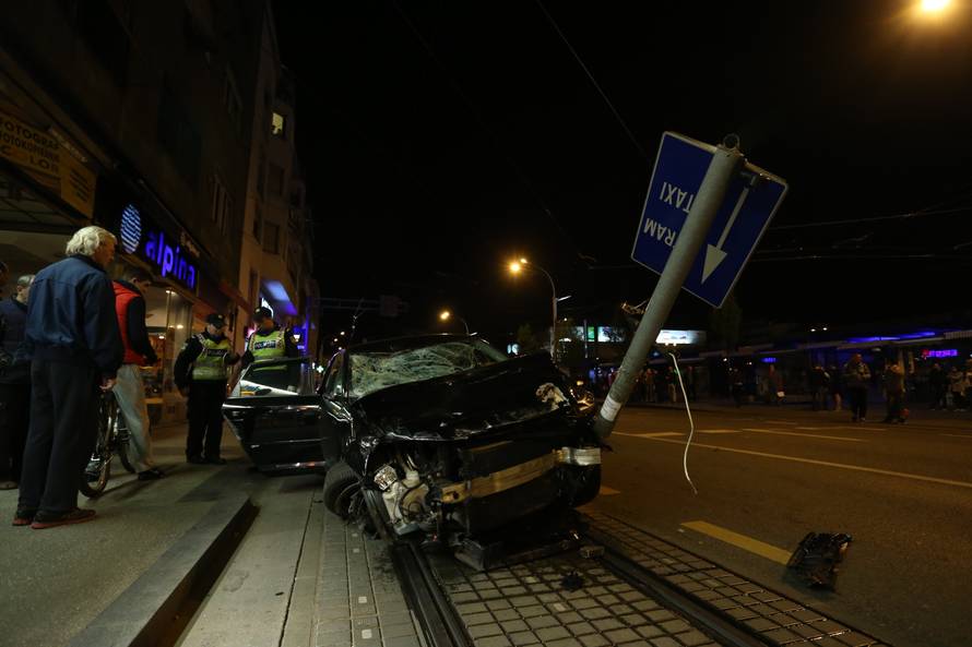 Automobilom pokosio pješake pa bježao: Poginula žena (61)