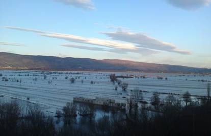 Izlila se rijeka i poplavila većinu polja u Imotskom