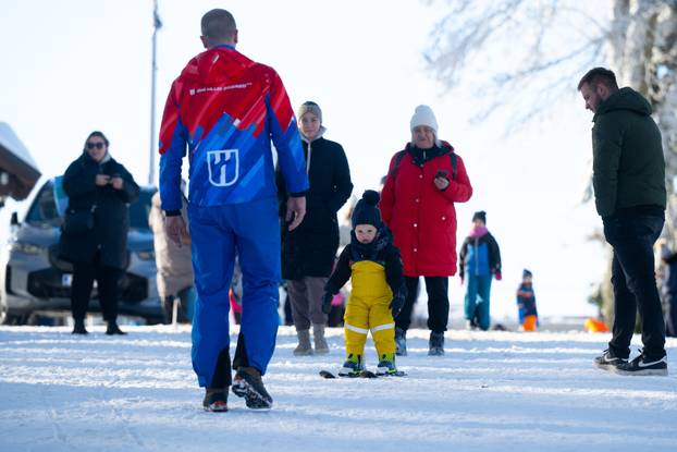 Zagreb: Građani uživaju u suncem okupanom Sljemenu 