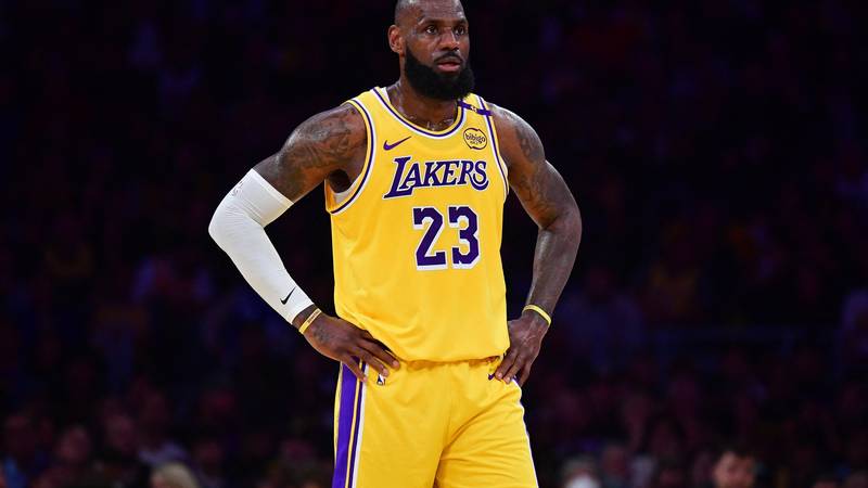 'Kralj' LeBron odigrao zadnju utakmicu u karijeri? Evo što je odgovorio na pitanje o mirovini 15 2025 05 01t032949z 2033066270 mt1usatoday26057666 rtrmadp 3 nba playoffs minnesota timberwolves at los angeles lakers