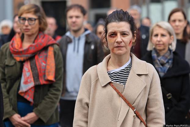 Zagreb : Na Trgu bana Josipa Jelačića, održao se kratak i snažan performans posvećen borbi protiv obiteljskog i rodno uvjetovanog nasilja