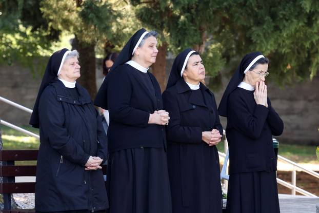 Šibenik: Na blagdan Svih svetih misno slavlje predvodio je mons. Tomislav Rogi?