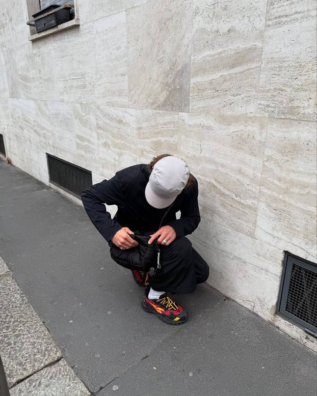 FOTO 'Alpski modni mačak' voli nositi bunde, suknje i lakirati nokte. Sad dominira skijanjem