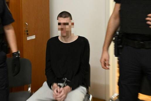 Počelo suđenje 19-godišnjaku za užas u OŠ Prečko. Doveli ga u lancima. Sud isključio javnost