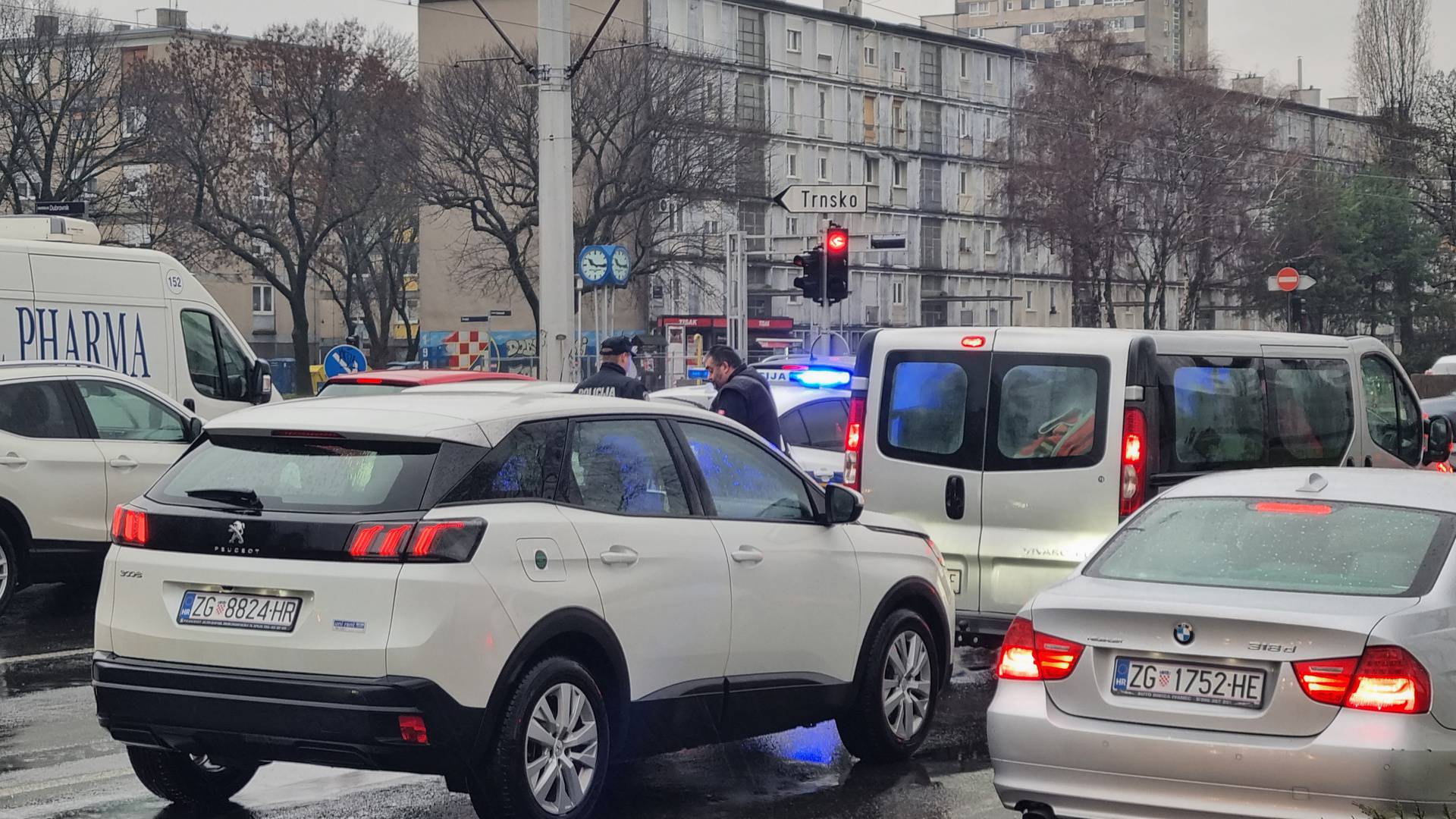 VIDEO Kod Velesajma razbijen policijski auto, čitatelj 24sata: 'Vidio sam trenutak nesreće'