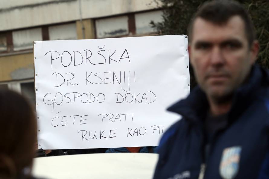 MetkoviÄ: Ispred Doma zdravlja odrÅ¾an skup podrÅ¡ke za doktoricu Kseniju Kaleb