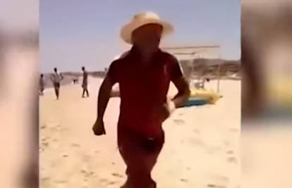 Tri minute strave: Turisti bježe s plaže pred paljbom terorista