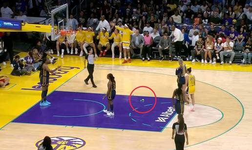 VIDEO Američke košarkašice se pobunile: 'Prestanite bacati seks-igračke, ozlijedit ćemo se'