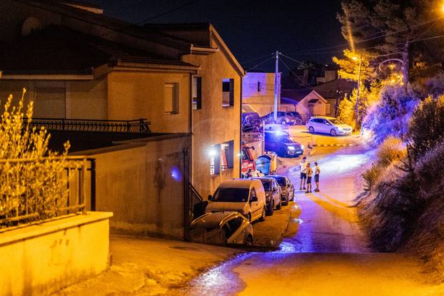 Solin Tjekom noći izbio požar u Ninčevićima nedaleko od Solina