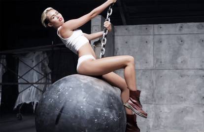 Prerušila se u novinarku: Miley Cyrus je zavarala prolaznike