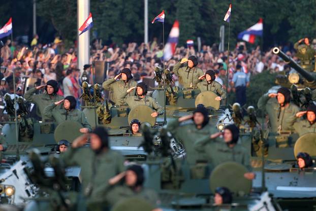 ARHIVA - Na današnji dan 2015. u Zagrebu održan veliki vojni mimohod