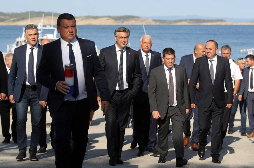 Premijer Plenković na Golom otoku odao počast žrtvama totalitarnih i autoritarnih režima