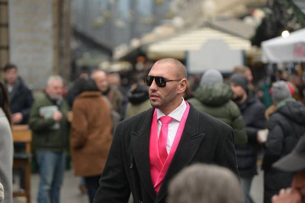 Zagreb: Poznati provode Badnjak u centru grada uz piće, šetnju i druženje