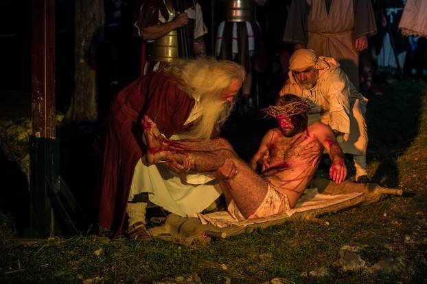 Imotski: Uprizorenje 24. Žive slike Muke Isusove