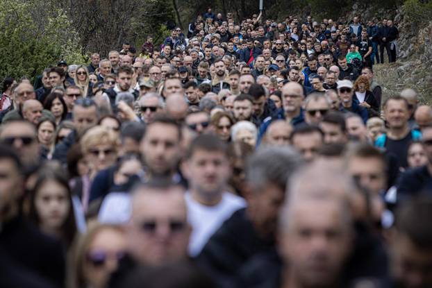 Mostar: Brojni vjernici sudjelovali na križnom putu