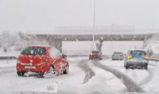 'Ovo je okupljanje ljubitelja ljetnih guma!': Zabijelilo kod Splita, na cesti nastao kaos