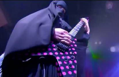 Muslimanka heavy metalka u burki održala pakleni koncert