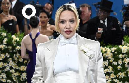 Madonna zaplesala s 37 godina mlađim dečkom, a fanovi uočili uređaj vrijedan 23 tisuće dolara