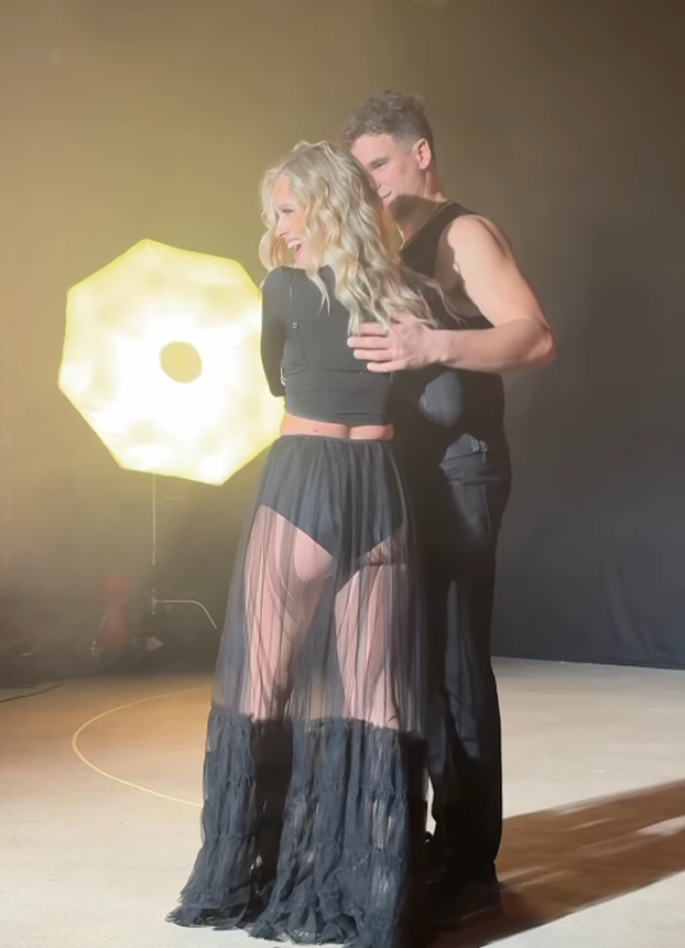 FOTO Domenica pokazala guzu i otkrila vruće plesne pokrete