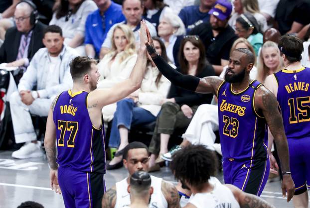 NBA: Los Angeles Lakers at Dallas Mavericks