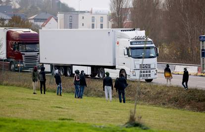 Britanci i Francuzi bore se protiv migranata novim sporazumom