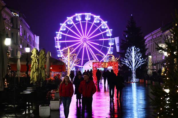 FOTO Advent u Slavonskom Brodu: Dvije lokacije, nove atrakcije i nezaboravni doživljaji