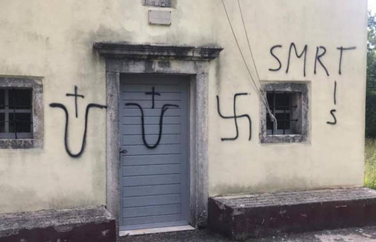 Sramota u Istri: Išarali fasadu crkve ustaškim simbolima