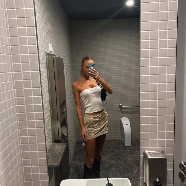 FOTO U 2025. planira spavati s 1000 frajera. Sad se zaručila: On mi je podrška, cilj ostaje isti!