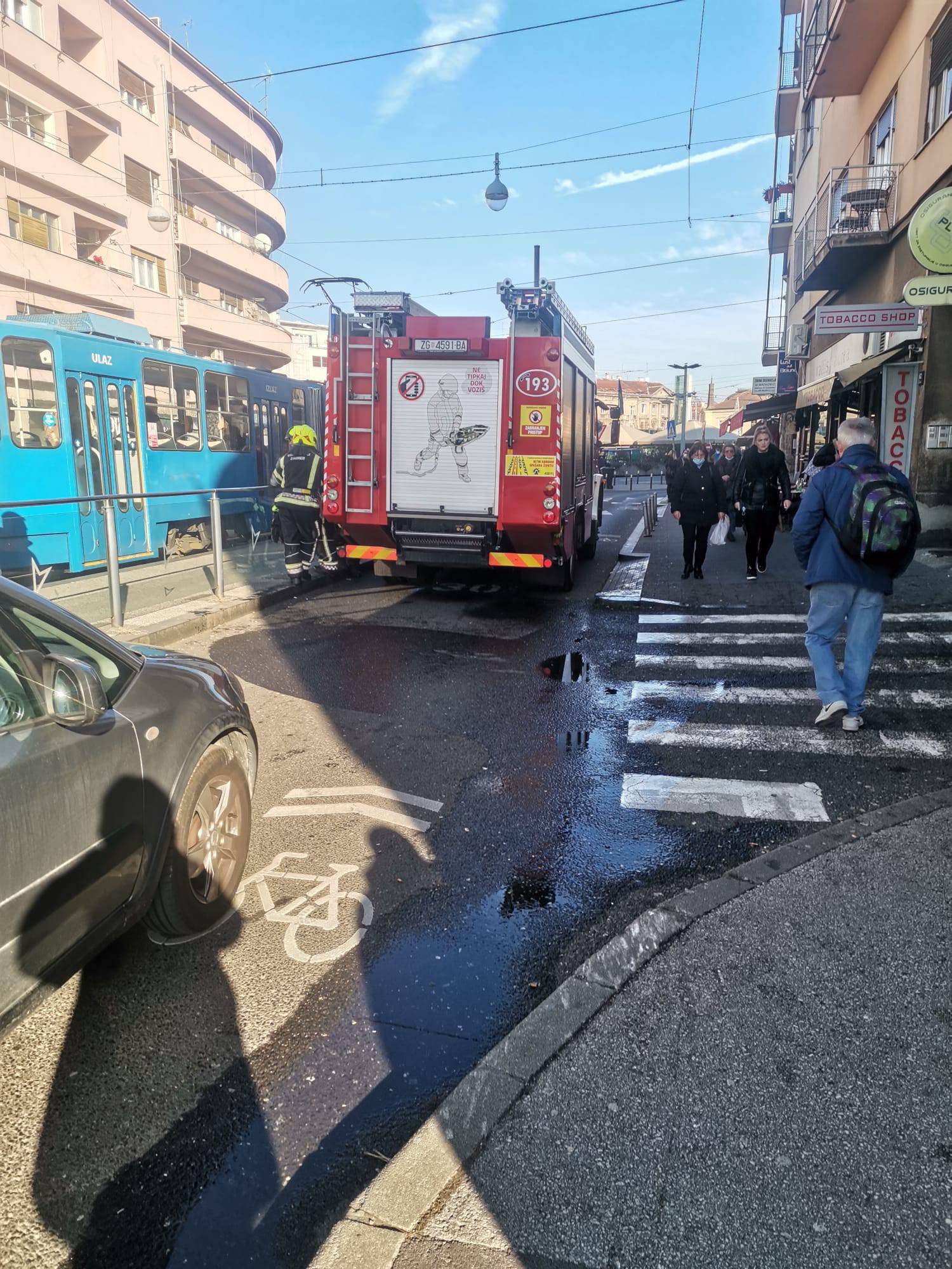 VIDEO Gorjela arhiva u zgradi Holdinga, ljudi izašli na cestu