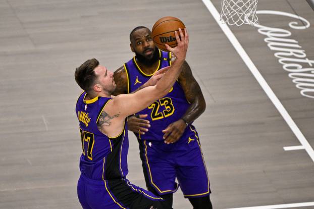 NBA: Los Angeles Lakers at Dallas Mavericks