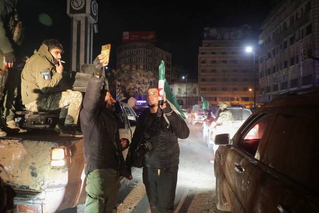 Syrian rebels gather in Homs