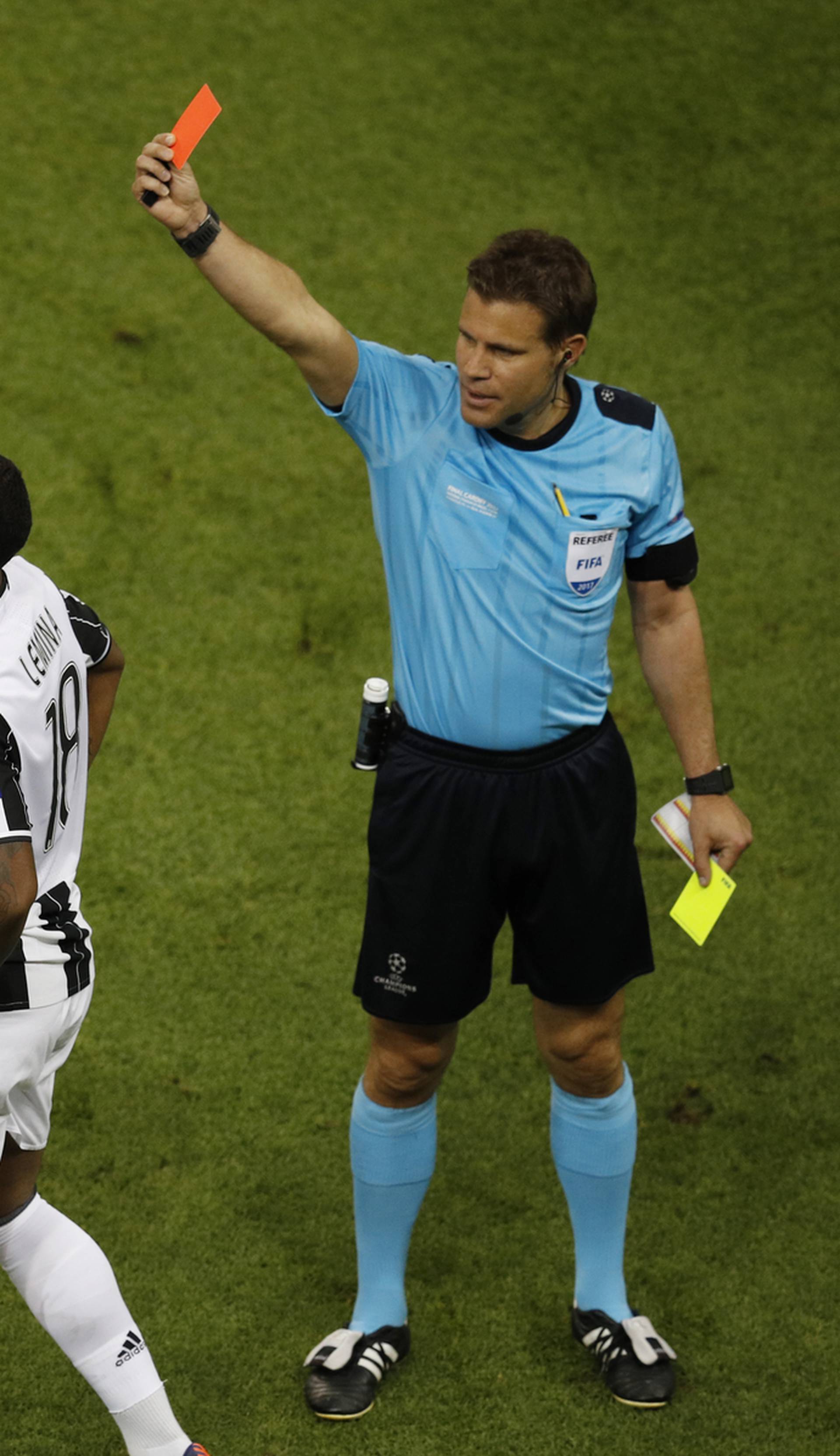 Juventus' Juan Cuadrado is shown a red card by referee Felix Brych