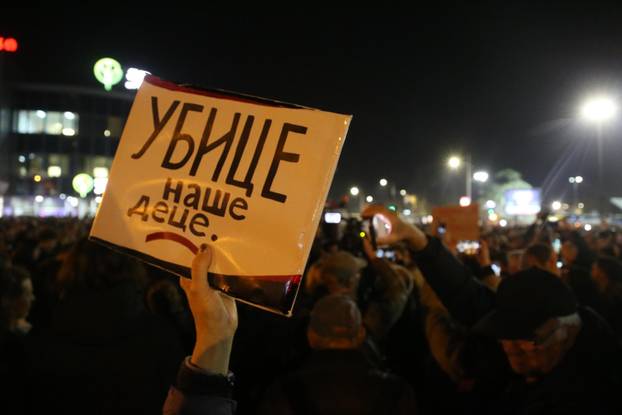 Nekoliko tisuća ljudi na prosvjedu u Novom Sadu