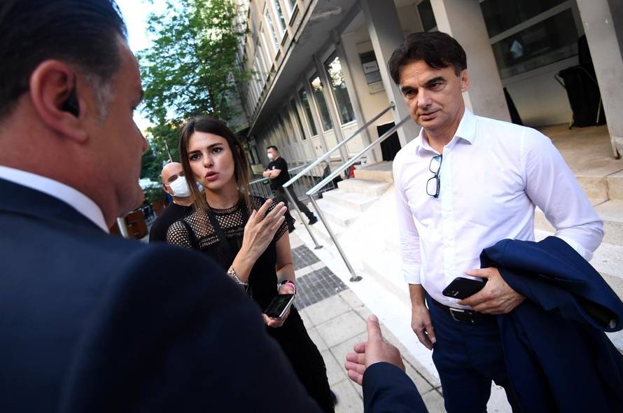 Zagreb: Restar koalicija izborne rezultate čeka u prostorijama SDP-a