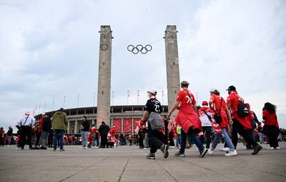 Klub 'vatrenog' debitirao u LP-u na stadionu rivala. Navijači su odgovorili ogromnom porukom