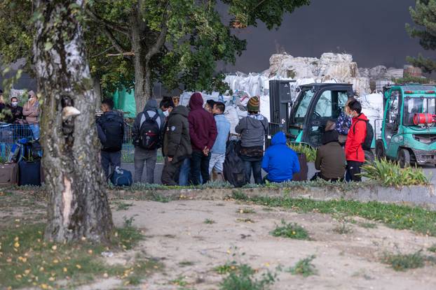 Osijek: Usporeno je širenje velikog požara u osječkoj tvrtki za preradu plastike "Drava International"
