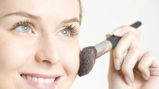 Ključni savjeti za 'clean' make-up: Od rumenila do podloge