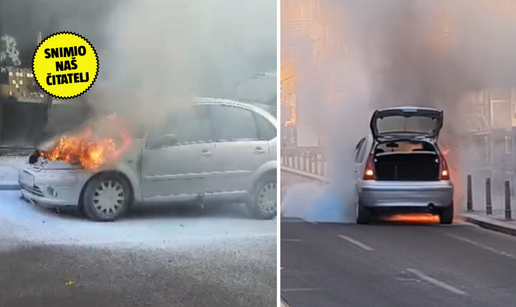 VIDEO Automobil gorio kraj bolnice u Zagrebu: 'Gusti dim se širio, vatrogasci su brzo stigli...'