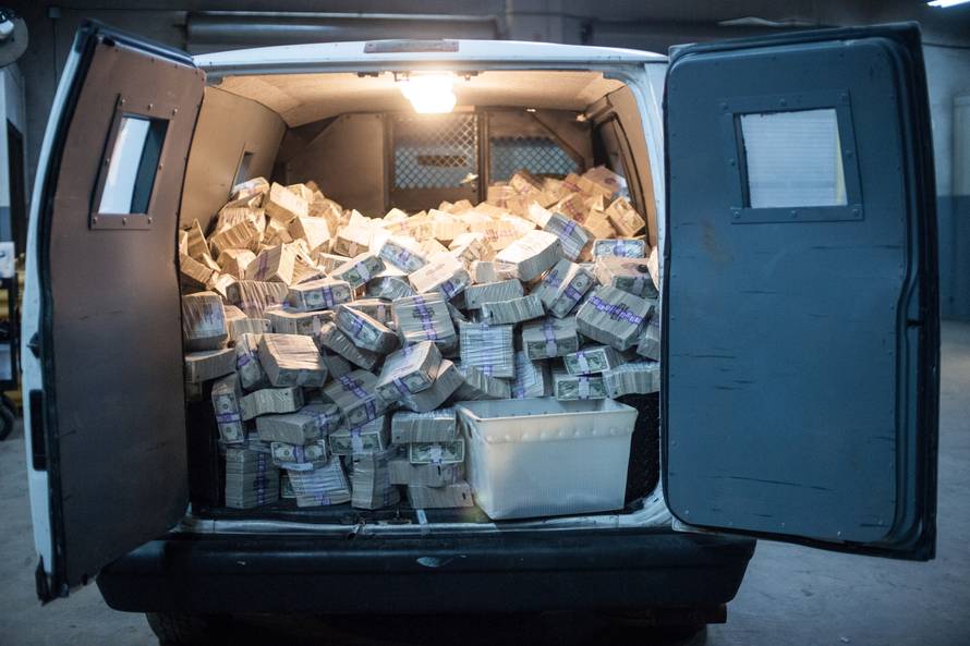 'Genijalni umovi': Kad glupanu daš milijune, nastaju problemi