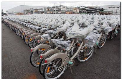 Pariz ljudima besplatno podijelio 10.000 bicikala